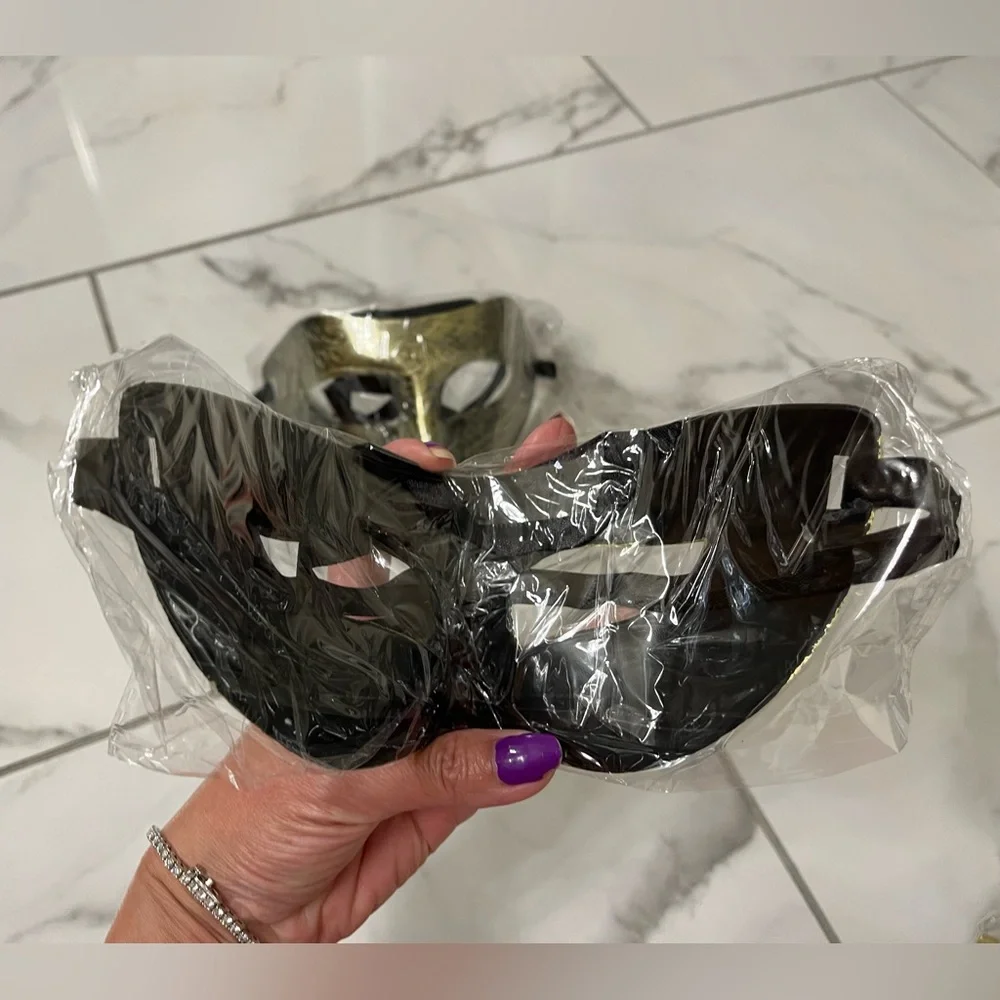 Gold Venetian-Style Men's Face Mask - Unbranded